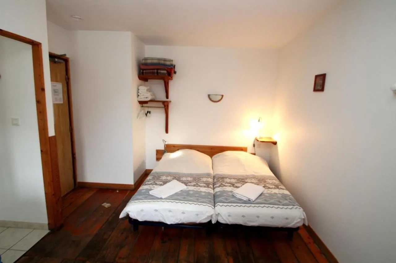 La Ptite Auberge Aiguilles Guest house